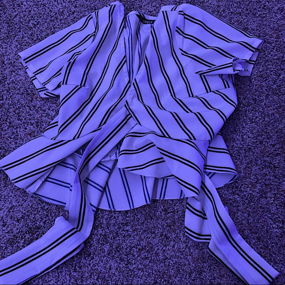 Women’s wrap- around top, so cute!